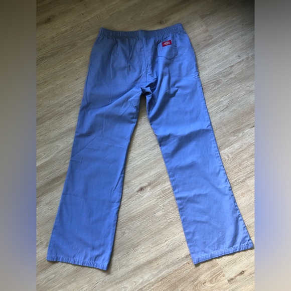 Dickies light blue lightweight scrubs - Picture 3 of 5